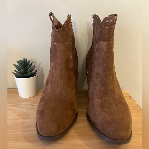 SHEIN Women’s Velvet Side Zipper Western Boots | Size 38 - Picture 4 of 8